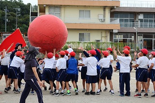 運動会の練習を頑張っています。