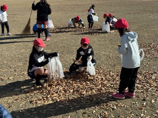 縦割り班による全校愛校作業