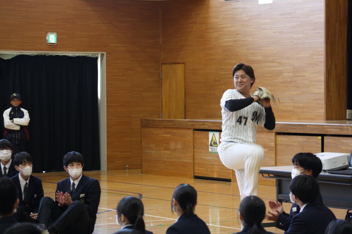 千葉ロッテ鈴木昭汰選手　教育講演会