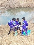 六中生地域に貢献　～花室川清掃活動～